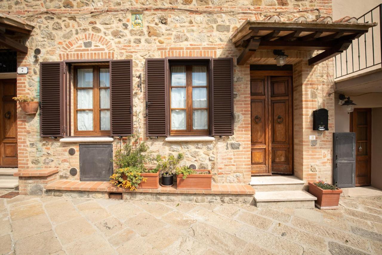 Noi2+2 Vacanze - App. ANDREA Contignano Exterior foto